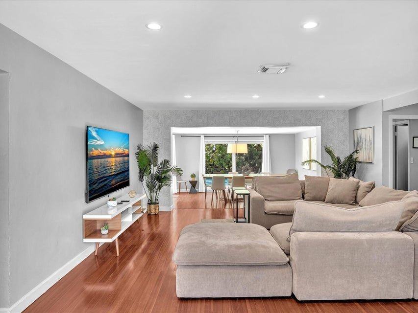 1786 Ne 21st St - Photo 3 of 8