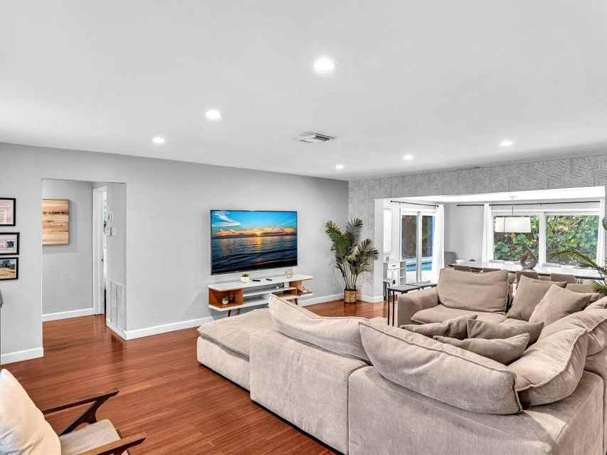 1786 Ne 21st St - Photo 5 of 8