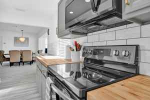 featured image of 14 South Swinton Circle