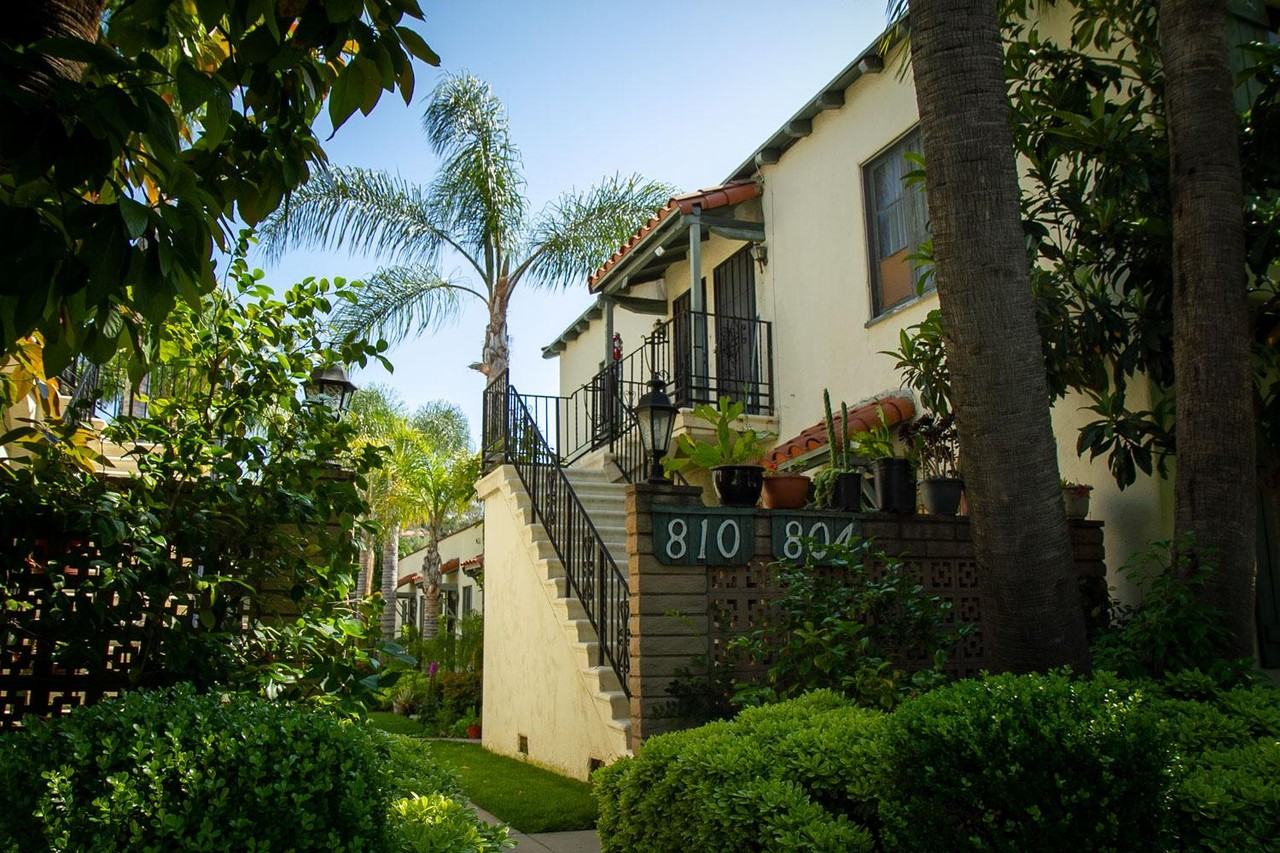 CC - 804-810 E Chevy Chase Dr - Photo 3 of 3