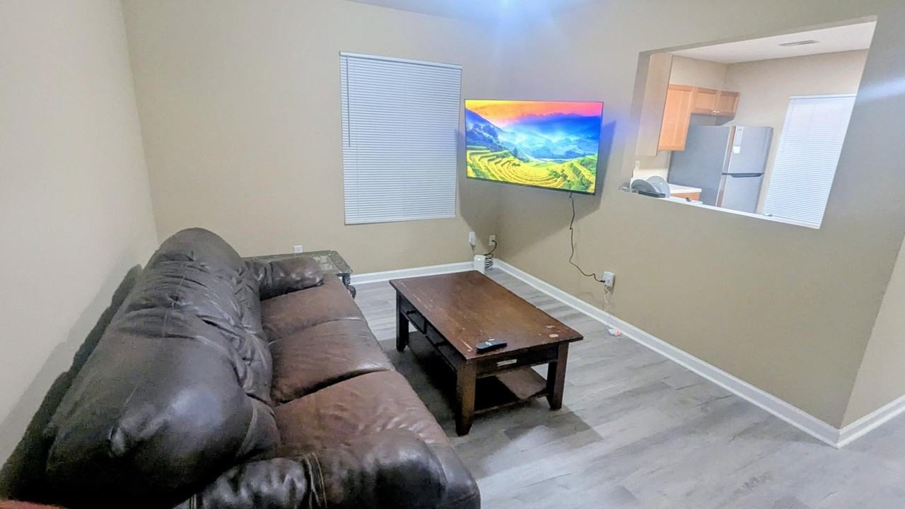 Merry Oak House - Photo 2 of 4