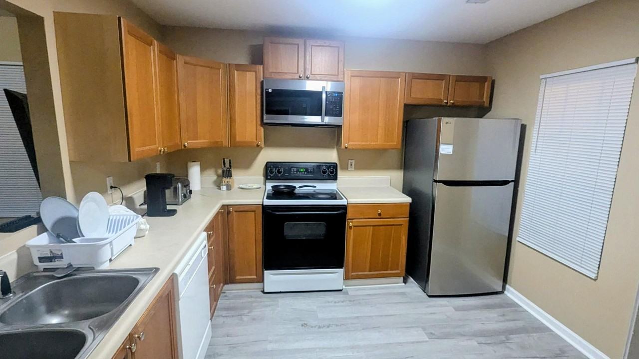 Merry Oak House - Photo 3 of 4