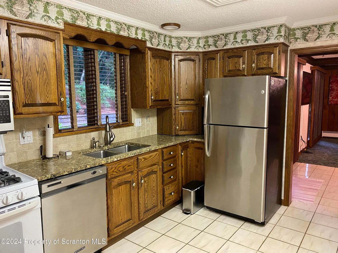 1833 S Webster Ave - Photo 5 of 16