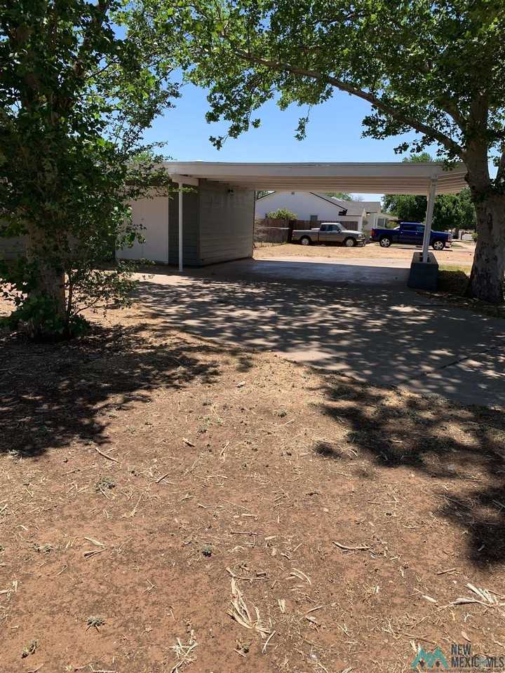 2319 Axtell St - Photo 4 of 36