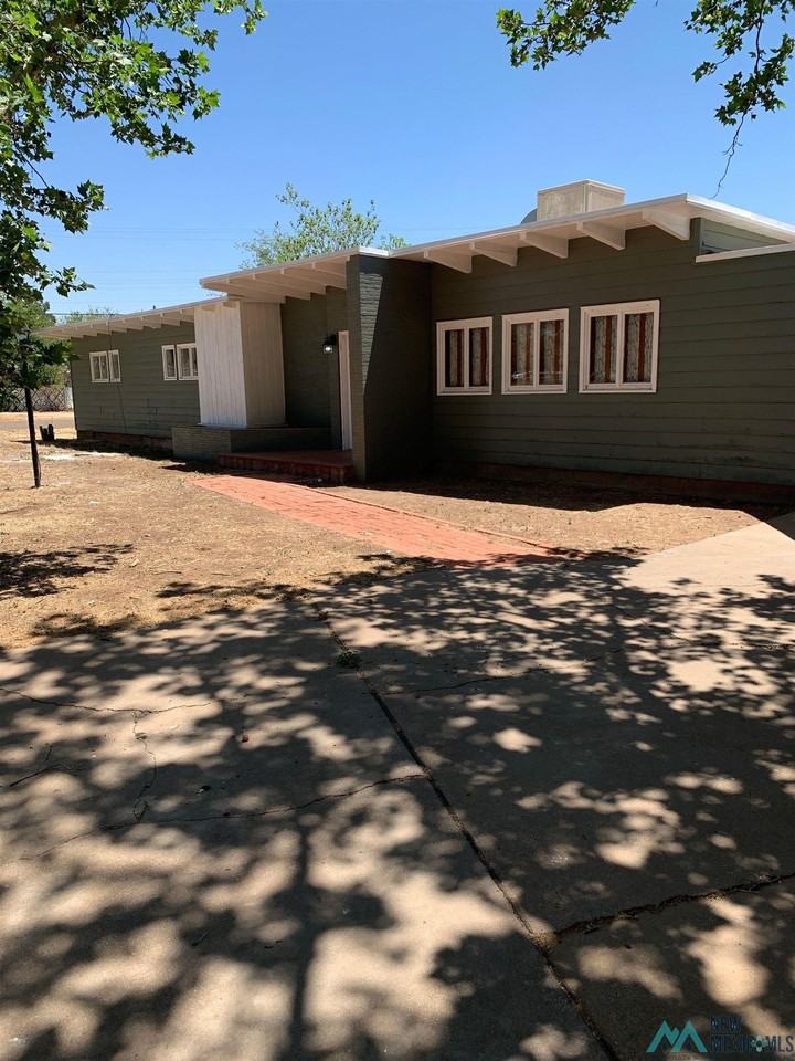 2319 Axtell St - Photo 5 of 36