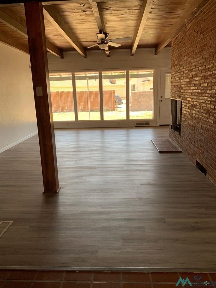 2319 Axtell St - Photo 6 of 36