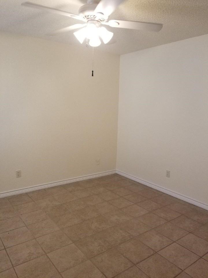 7302 Ne Loop 820 - Photo 7 of 15