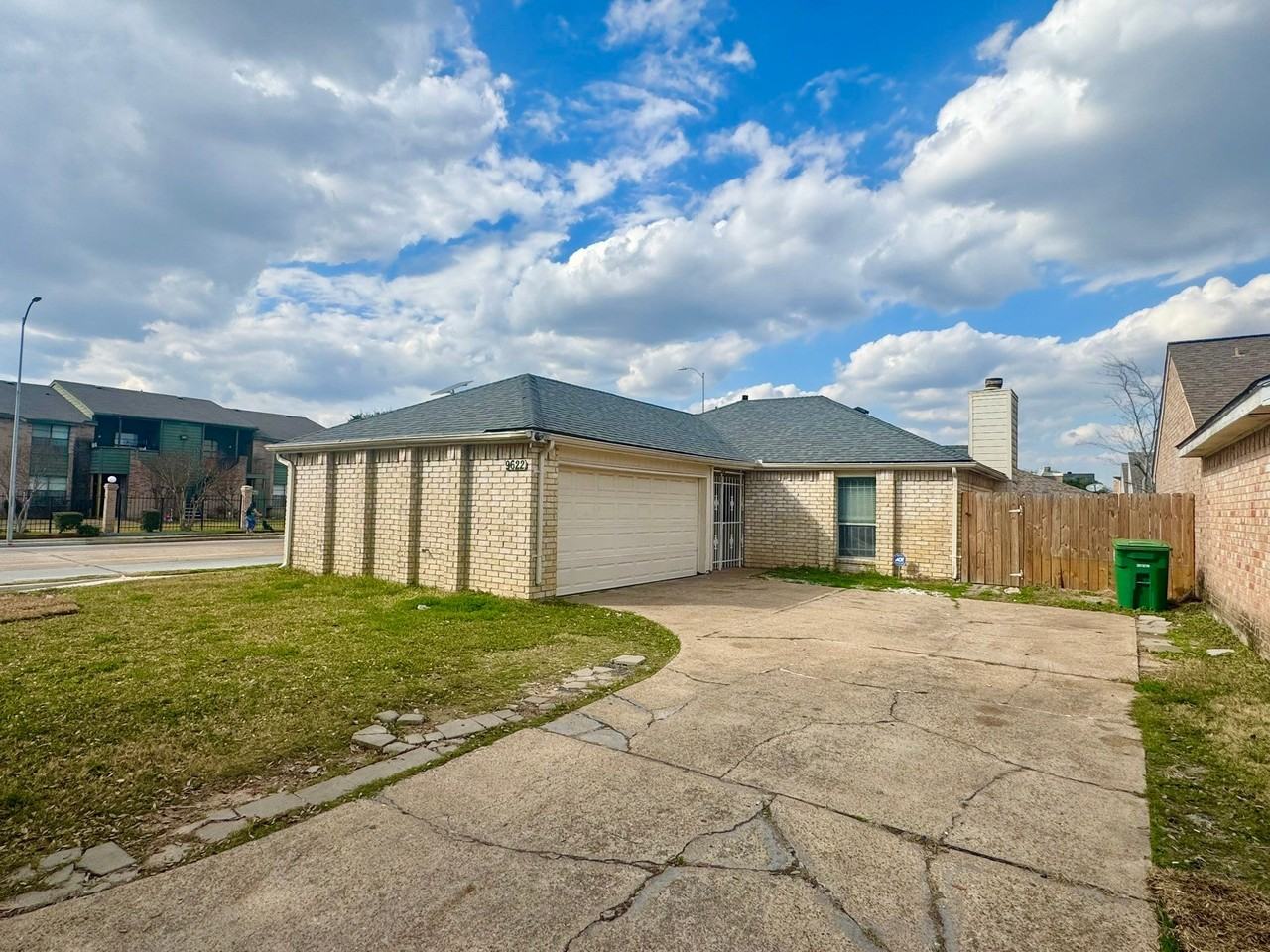 9622 Sandstone St - Photo 2 of 25