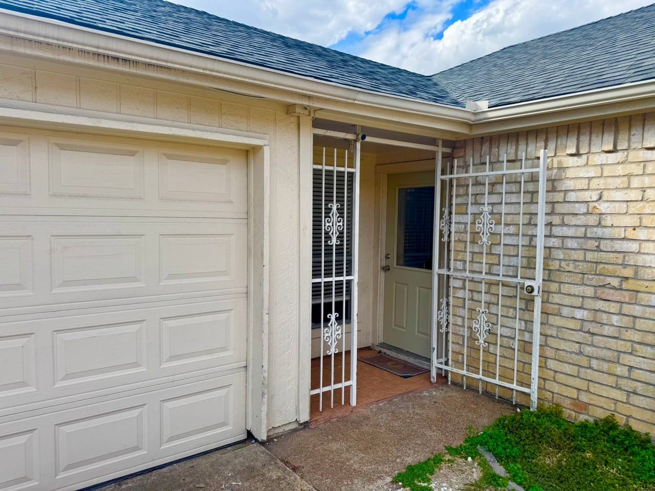 9622 Sandstone St - Photo 3 of 25