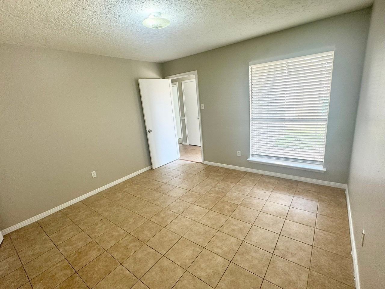 9622 Sandstone St - Photo 4 of 25