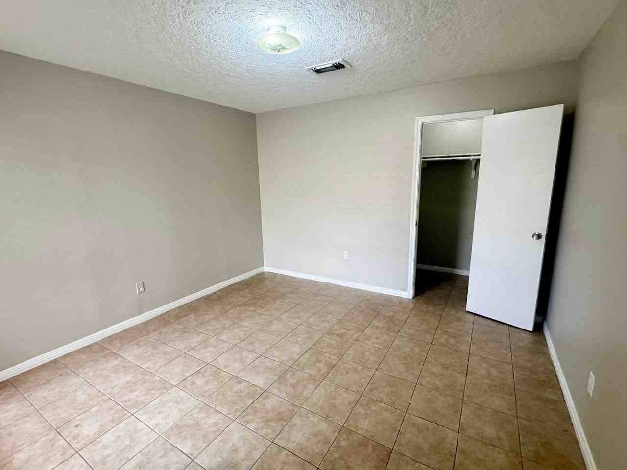 9622 Sandstone St - Photo 6 of 25