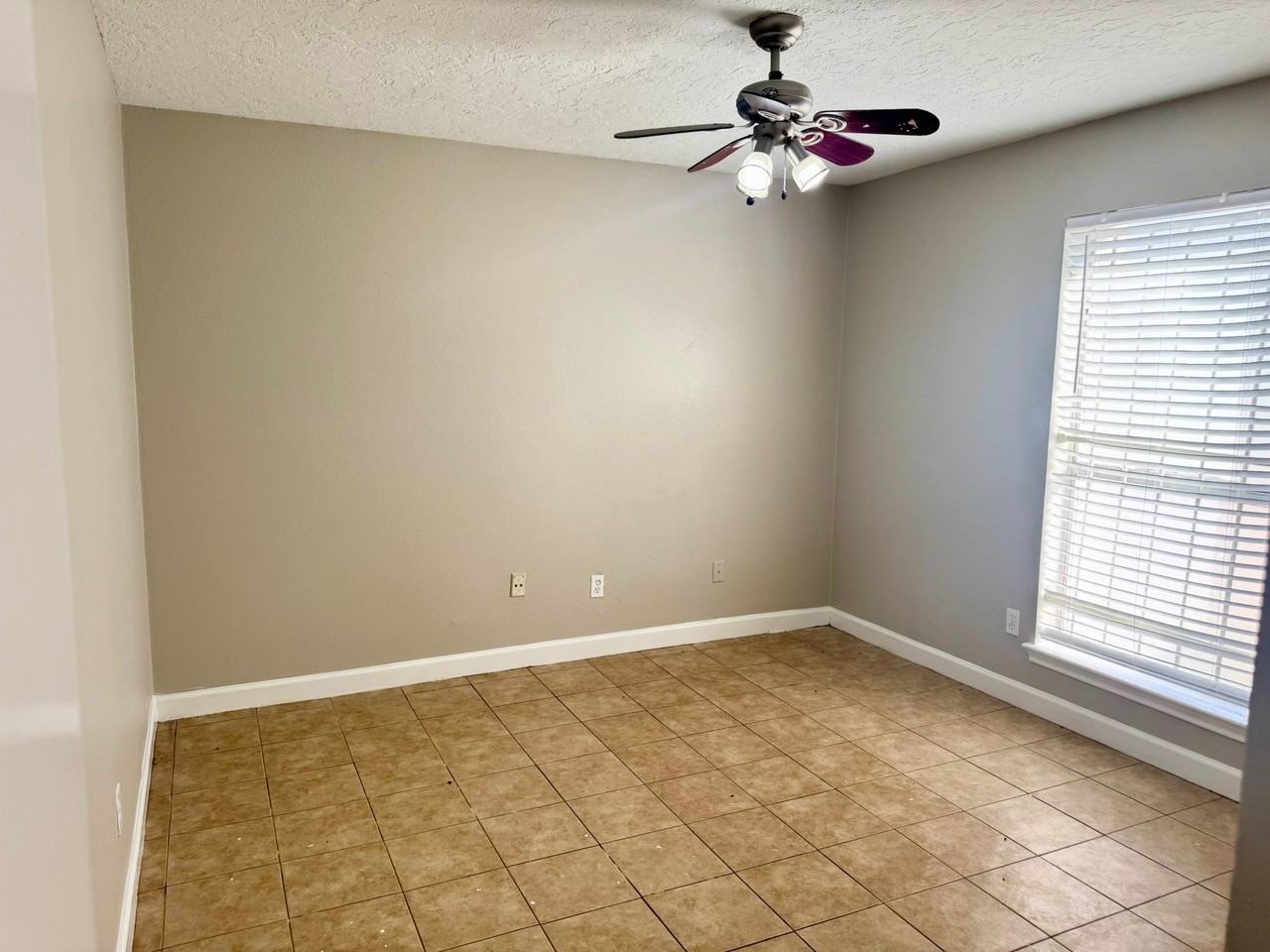 9622 Sandstone St - Photo 7 of 25