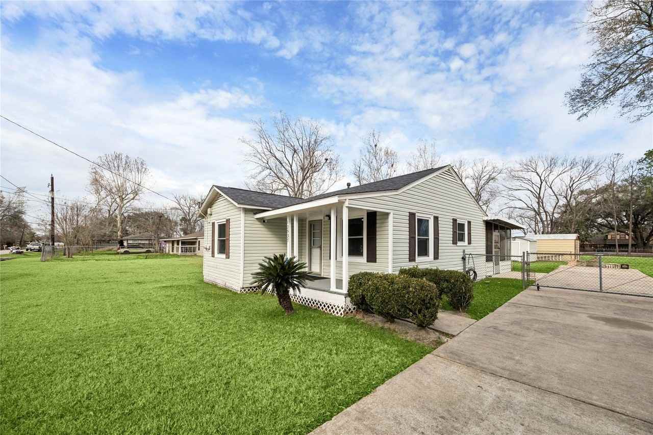 12537 Terrance St - Photo 2 of 20