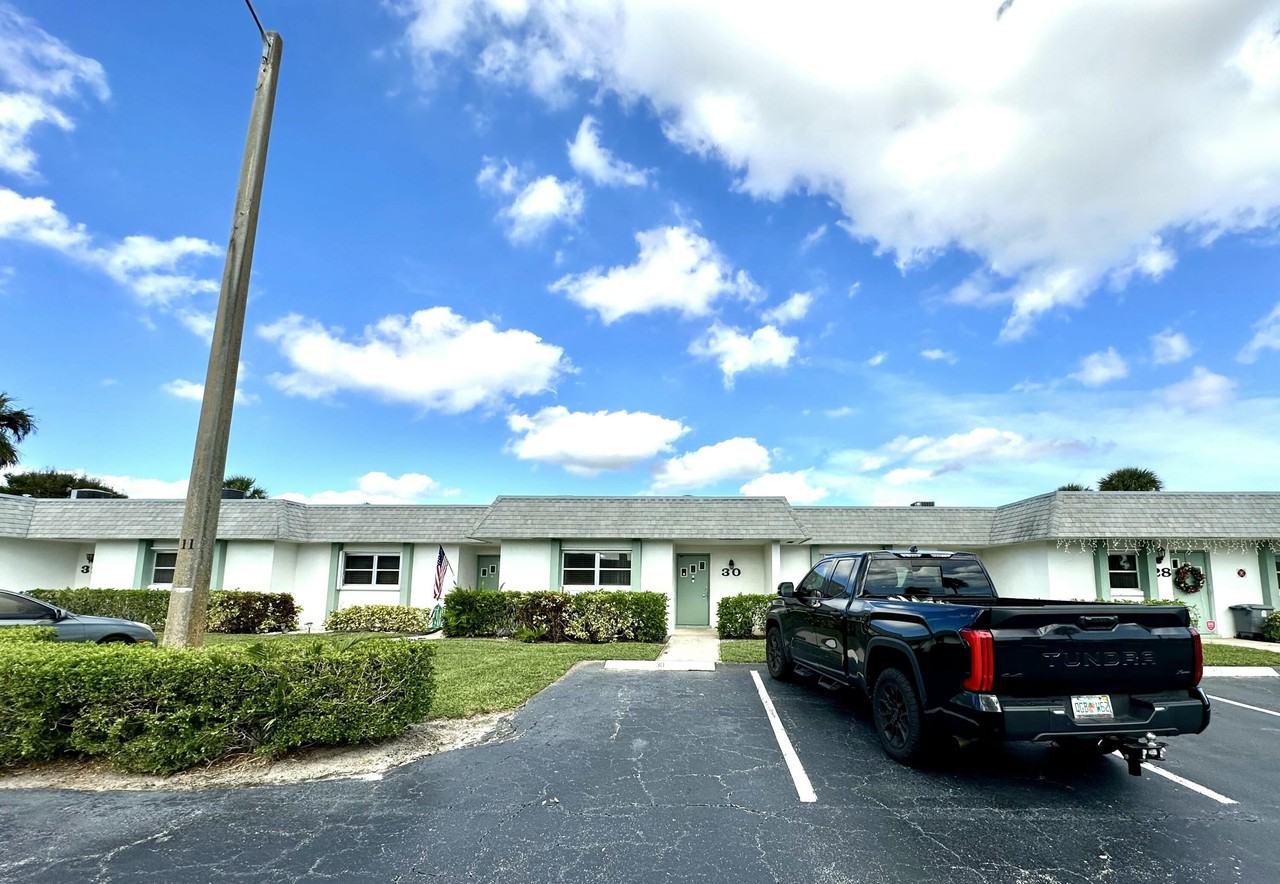 2638 Gately Dr E - Photo 2 of 40