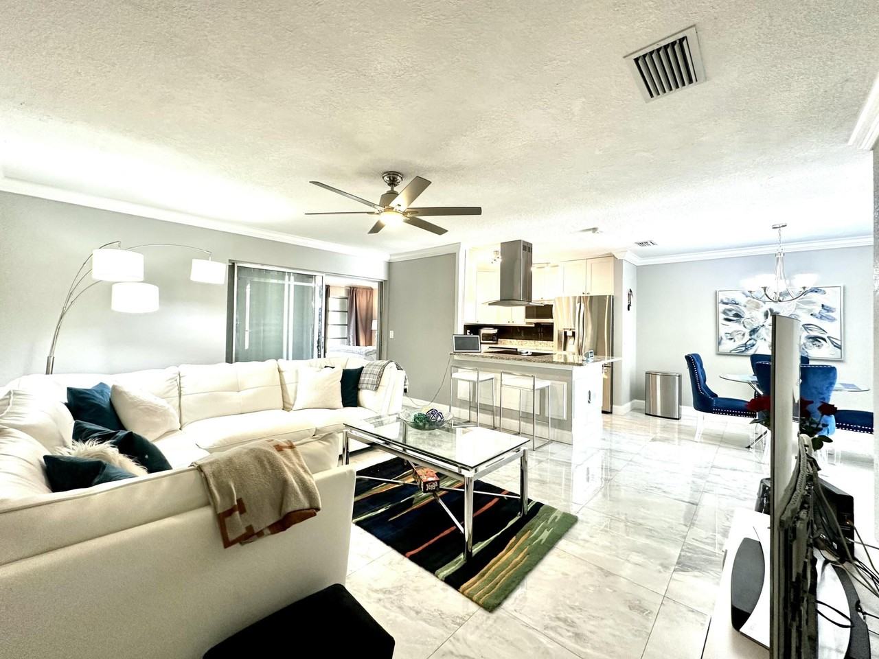 2638 Gately Dr E - Photo 6 of 40