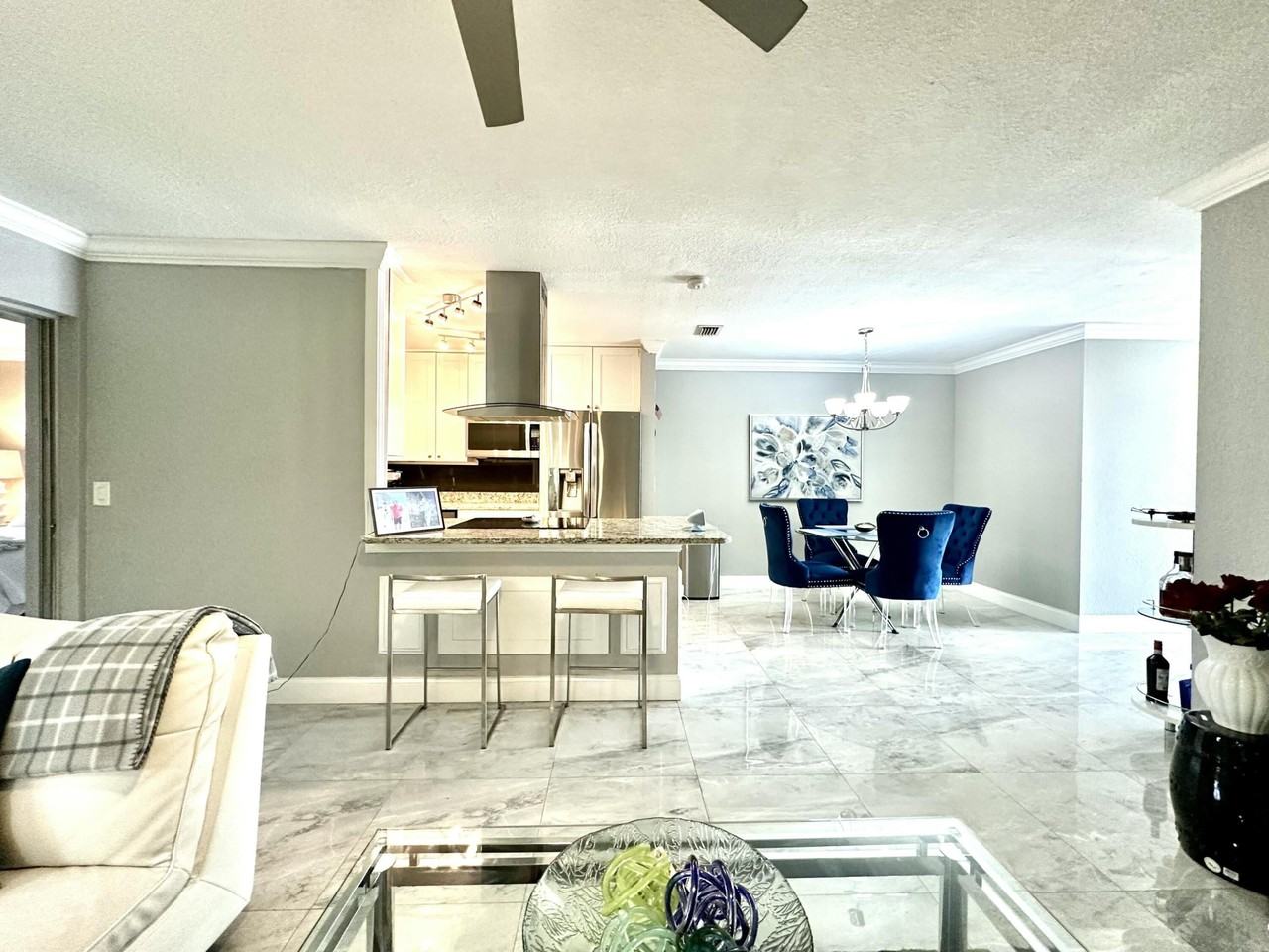 2638 Gately Dr E - Photo 7 of 40