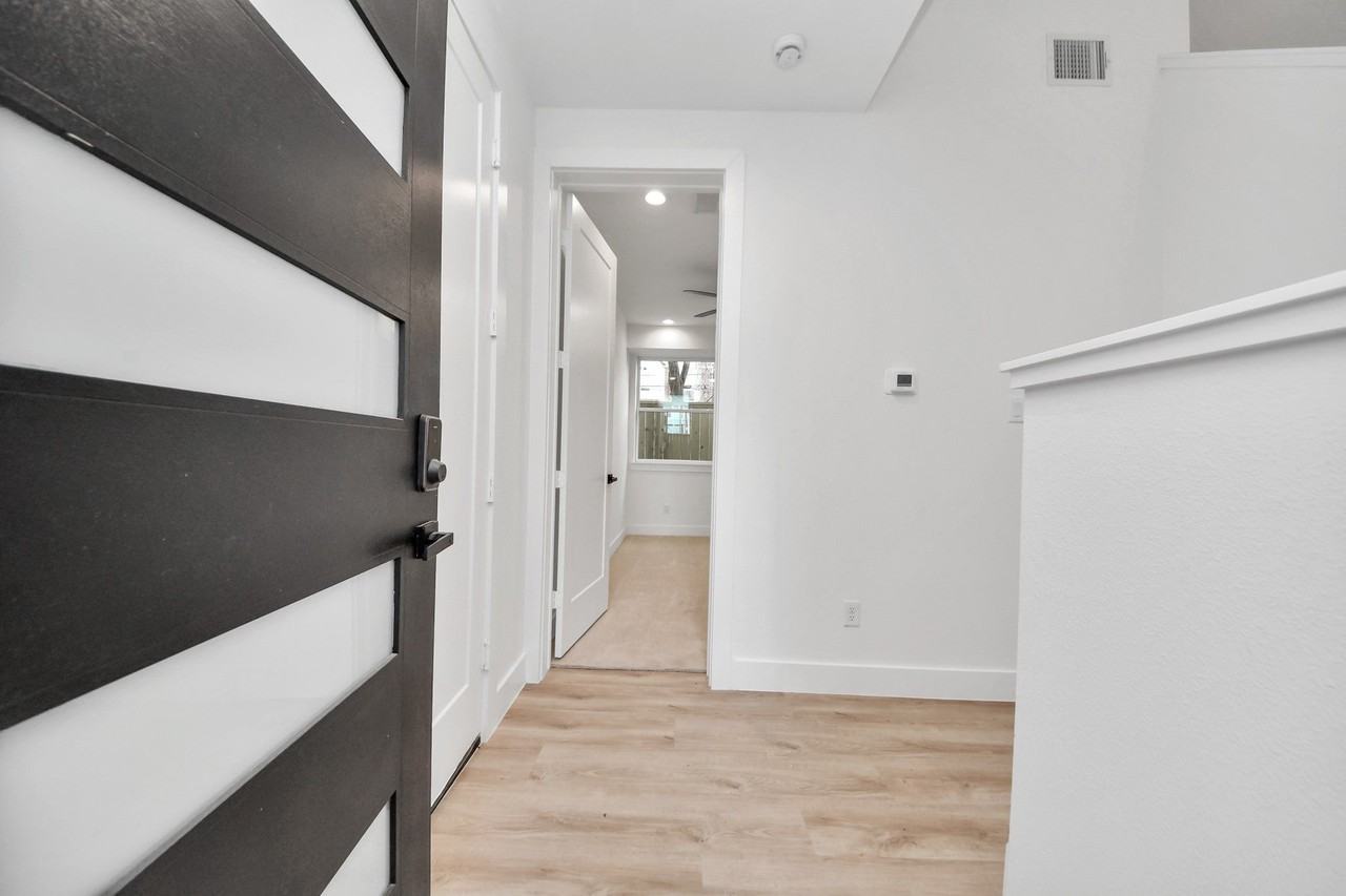 3407 Hutchins St - Photo 5 of 39