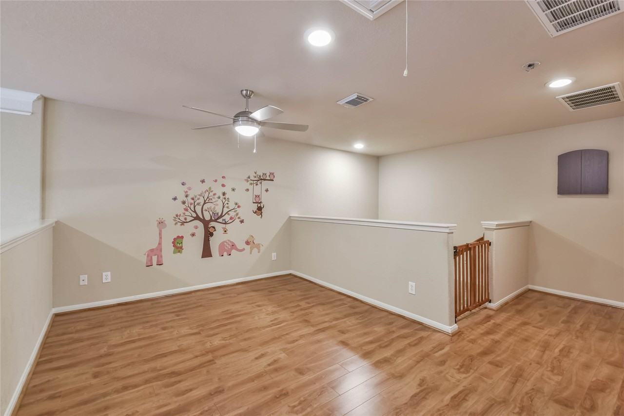 1135 Glenwood Canyon Ln - Photo 3 of 36