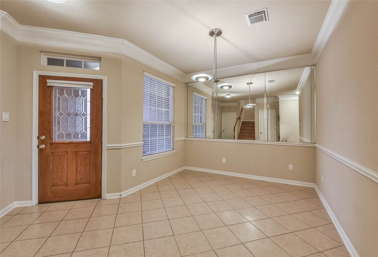 1135 Glenwood Canyon Ln - Photo 6 of 36