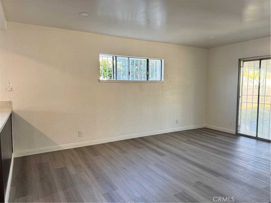 1285 E Kingsley Ave - Photo 6 of 23