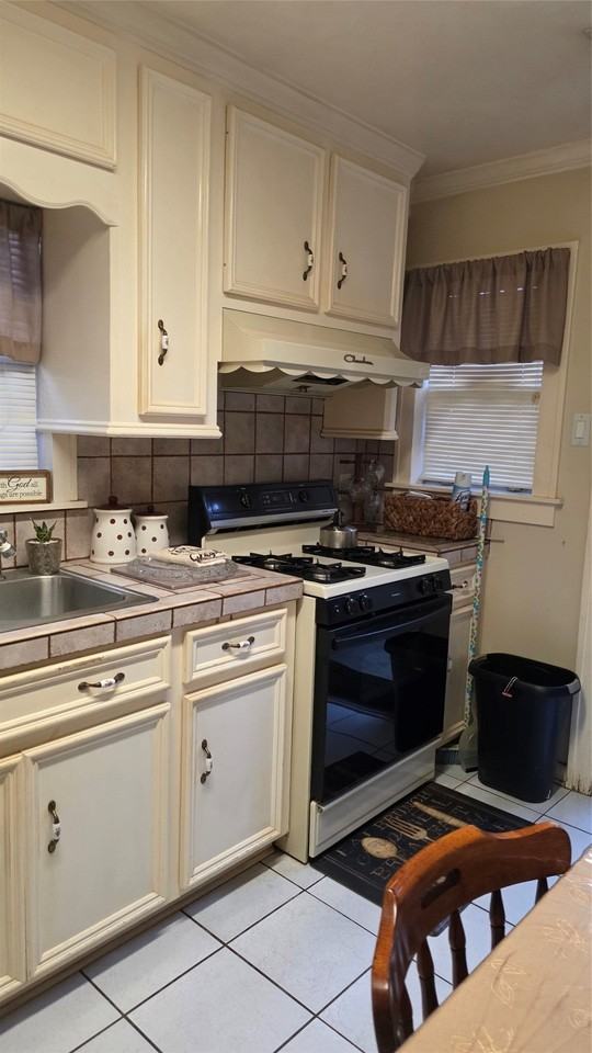 5234 Mulford St - Photo 3 of 6