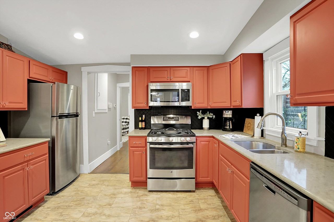 140 N Main St - Photo 6 of 27