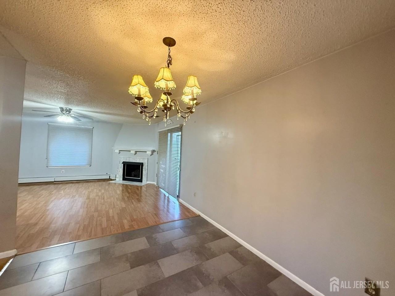 1 Carriage Pl - Photo 3 of 19