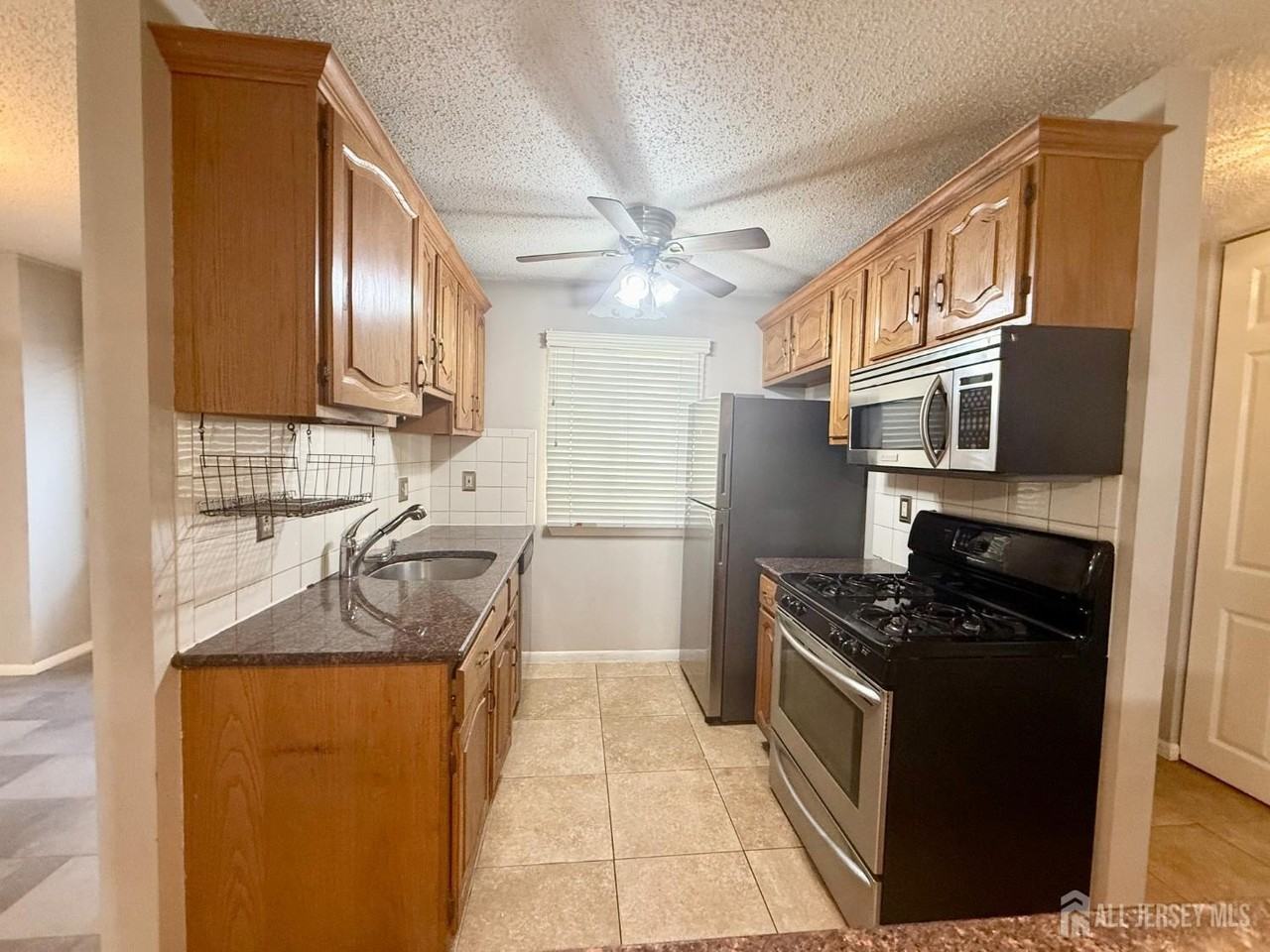 1 Carriage Pl - Photo 5 of 19