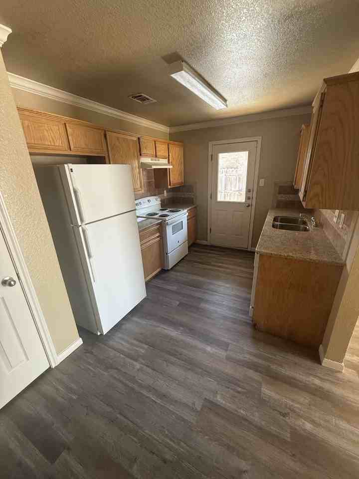 1403 Powder River Dr #B - Photo 3 of 14