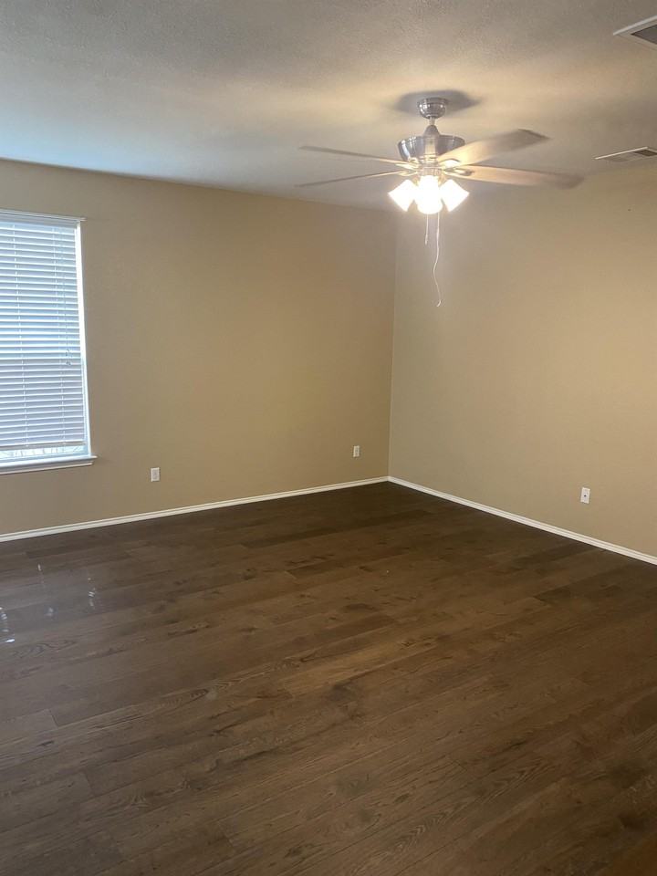 3216 Claymore St #1 - Photo 3 of 17