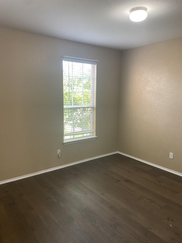 3216 Claymore St #1 - Photo 4 of 17