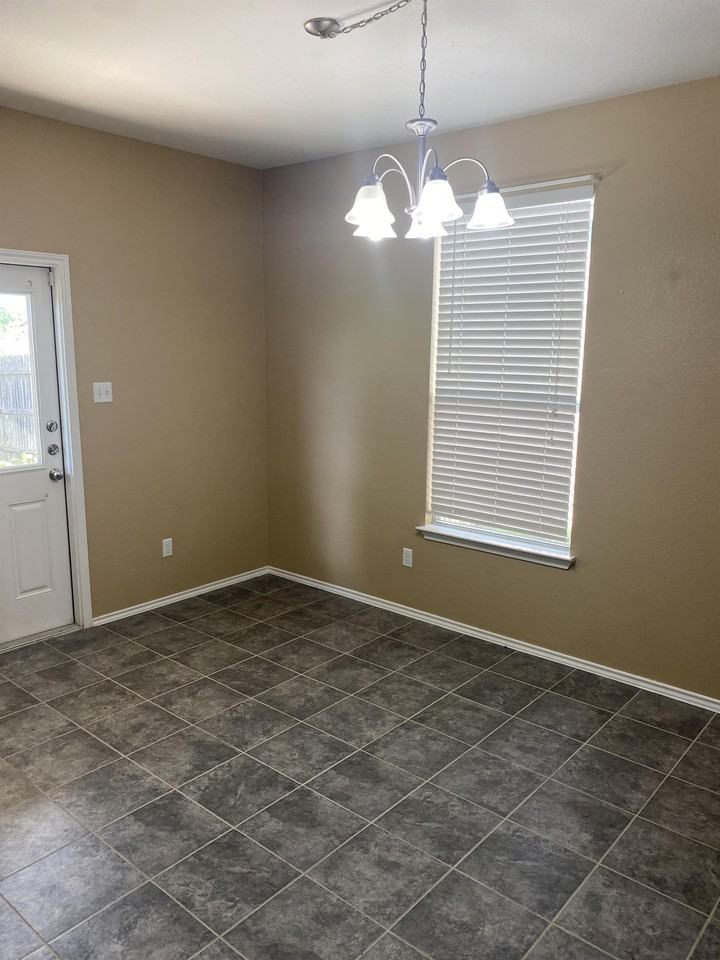 3216 Claymore St #1 - Photo 6 of 17