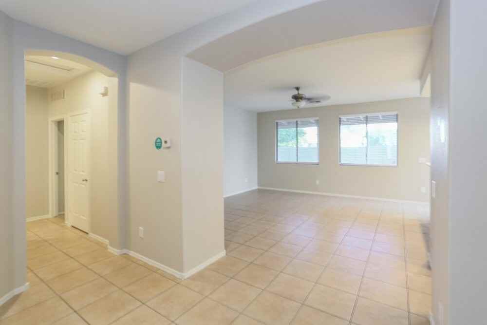 6531 S 17th Ave - Photo 3 of 16