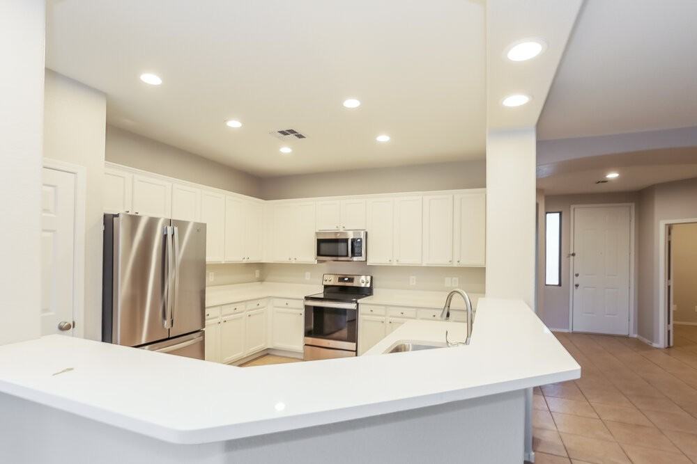 6531 S 17th Ave - Photo 7 of 16