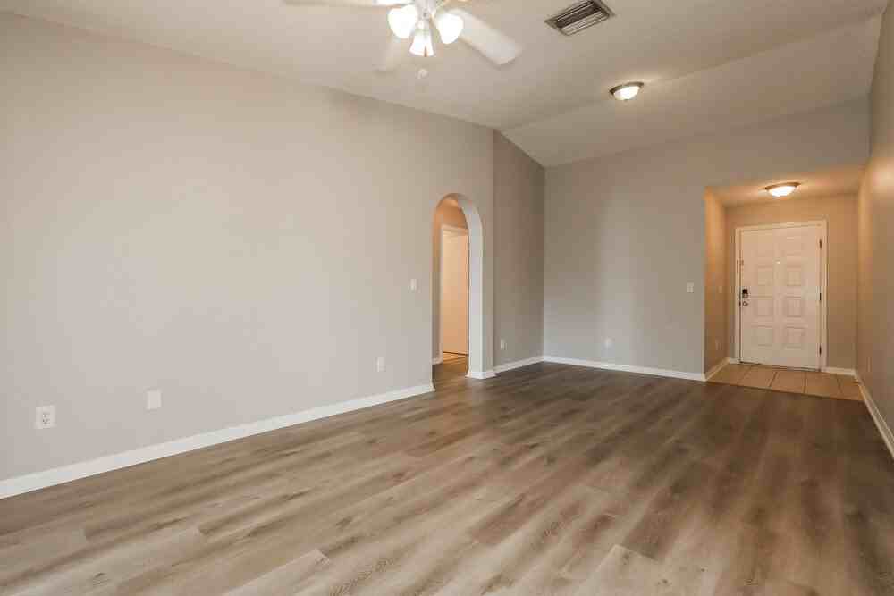 13409 Prestwick Dr - Photo 3 of 16