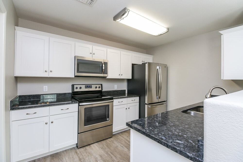 16071 W Adams St - Photo 7 of 16