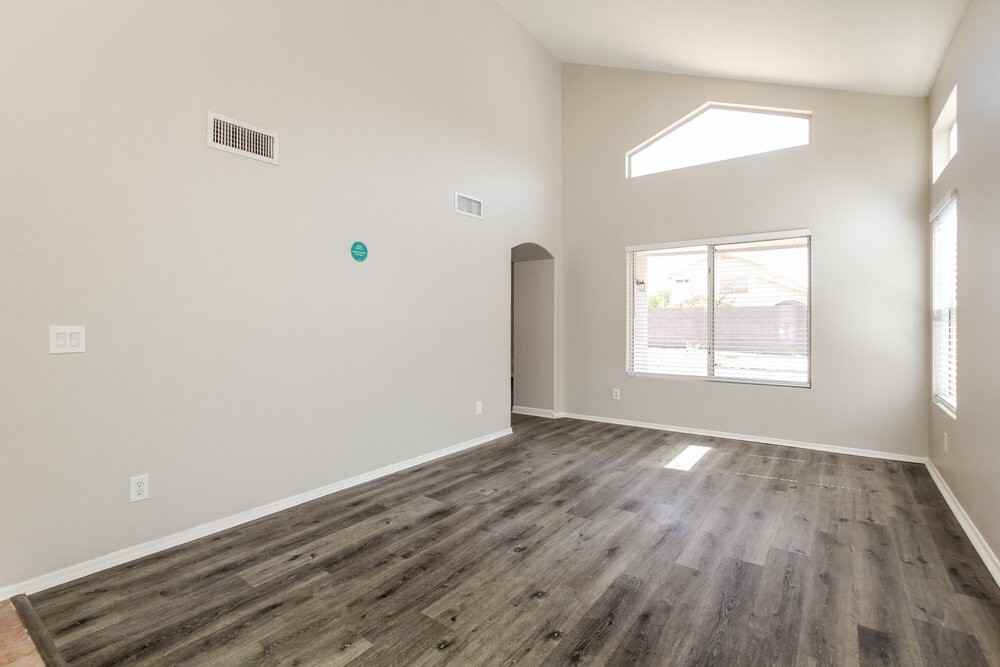 4039 W Salter Dr - Photo 4 of 17