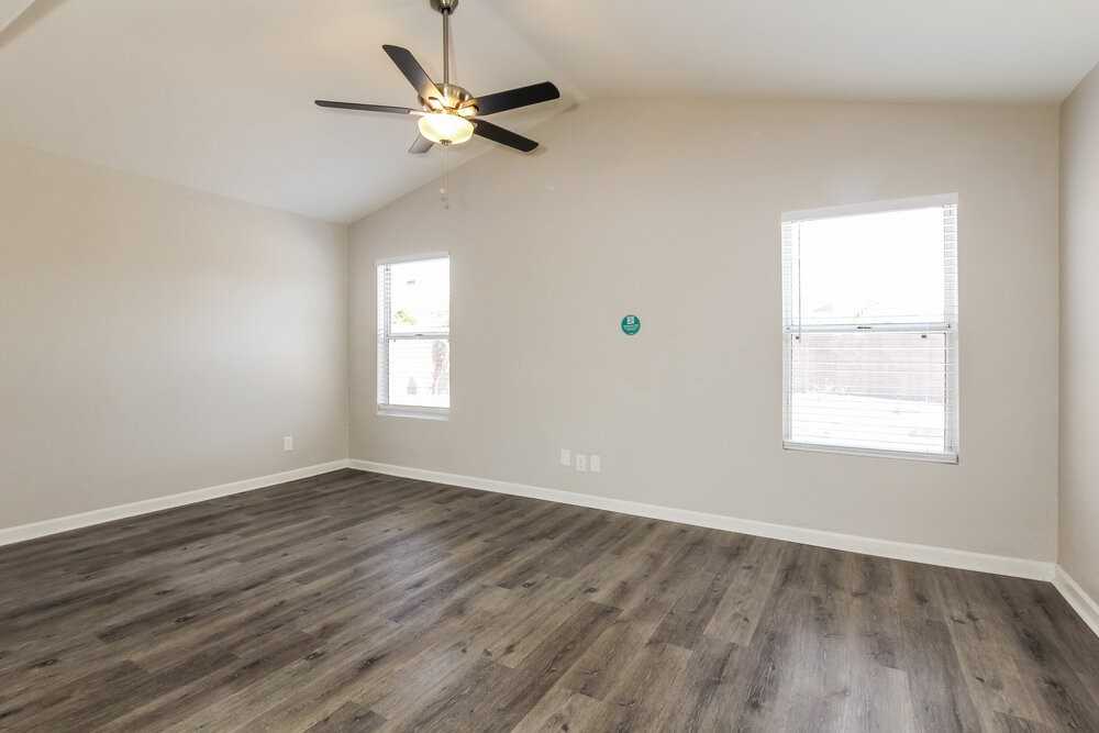 4039 W Salter Dr - Photo 6 of 17