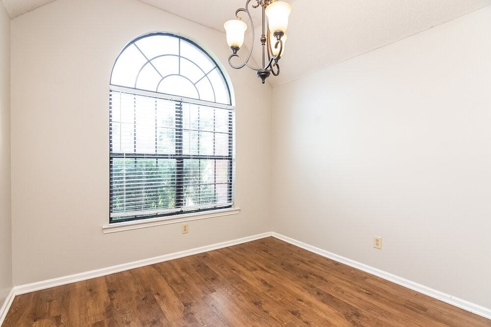 10824 Ridgefield Dr - Photo 4 of 15