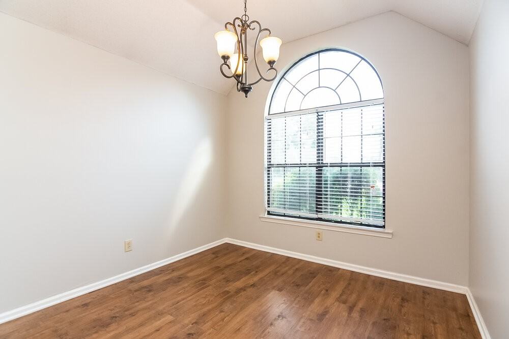 10824 Ridgefield Dr - Photo 5 of 15