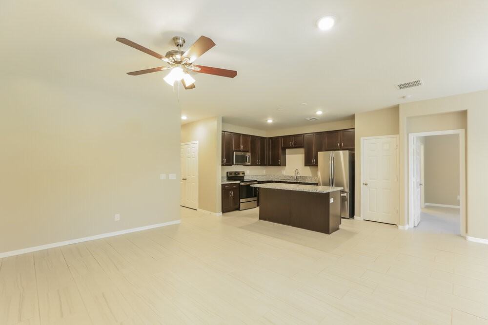 8828 S 41st Dr - Photo 5 of 16