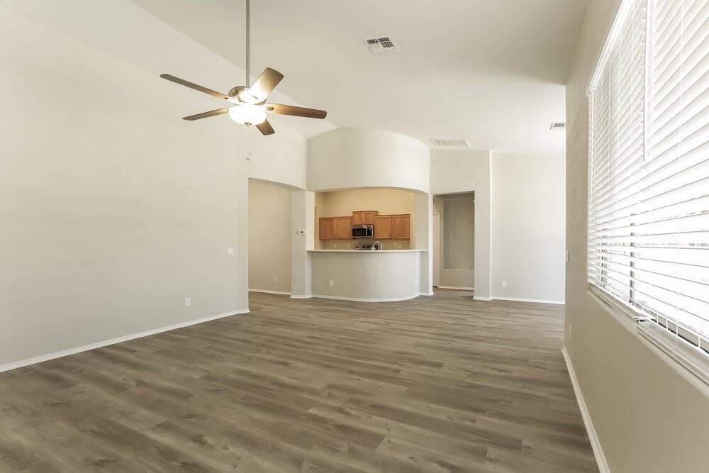 7308 W Superior Ave - Photo 4 of 16