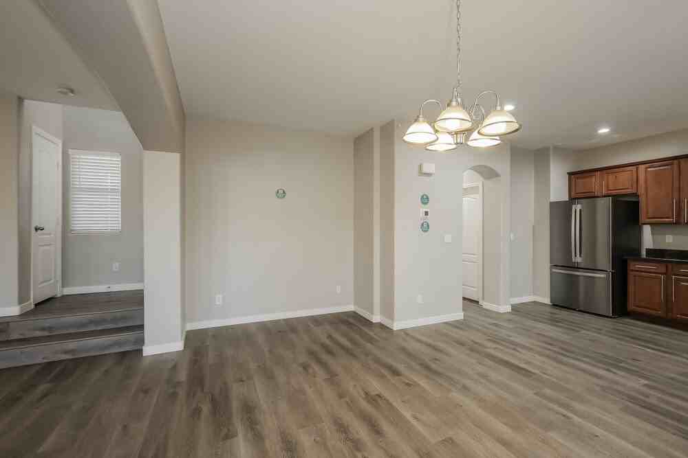 1081 Crescent Falls St - Photo 6 of 17