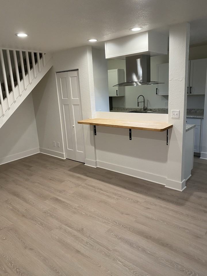 5062 Amy Dr #8 - Photo 5 of 14