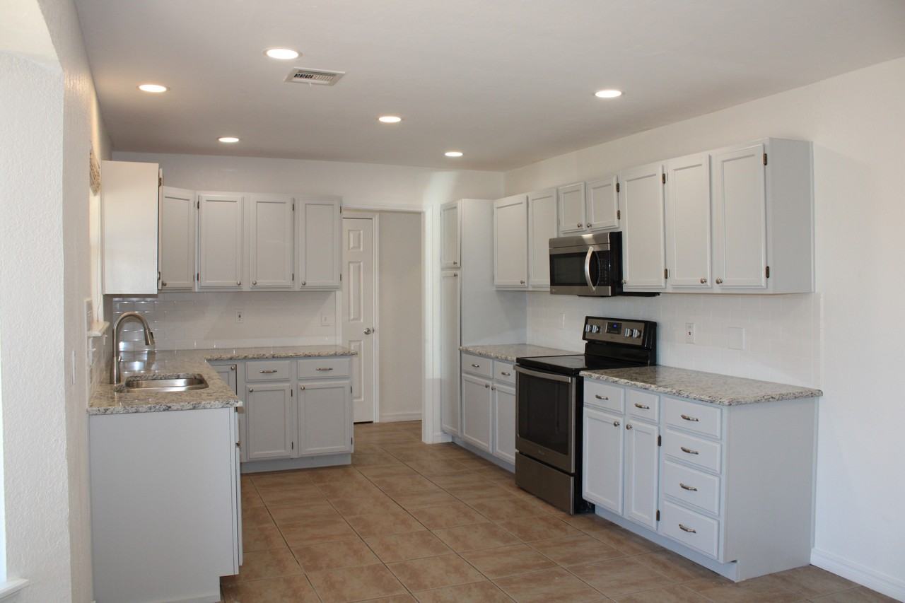 1403 W Aries Rd - Photo 2 of 9