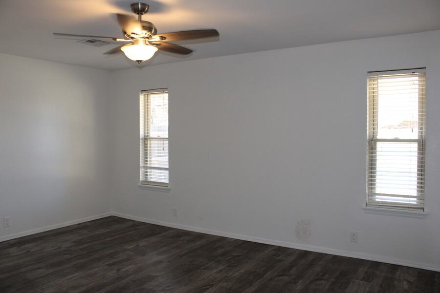 1403 W Aries Rd - Photo 7 of 9