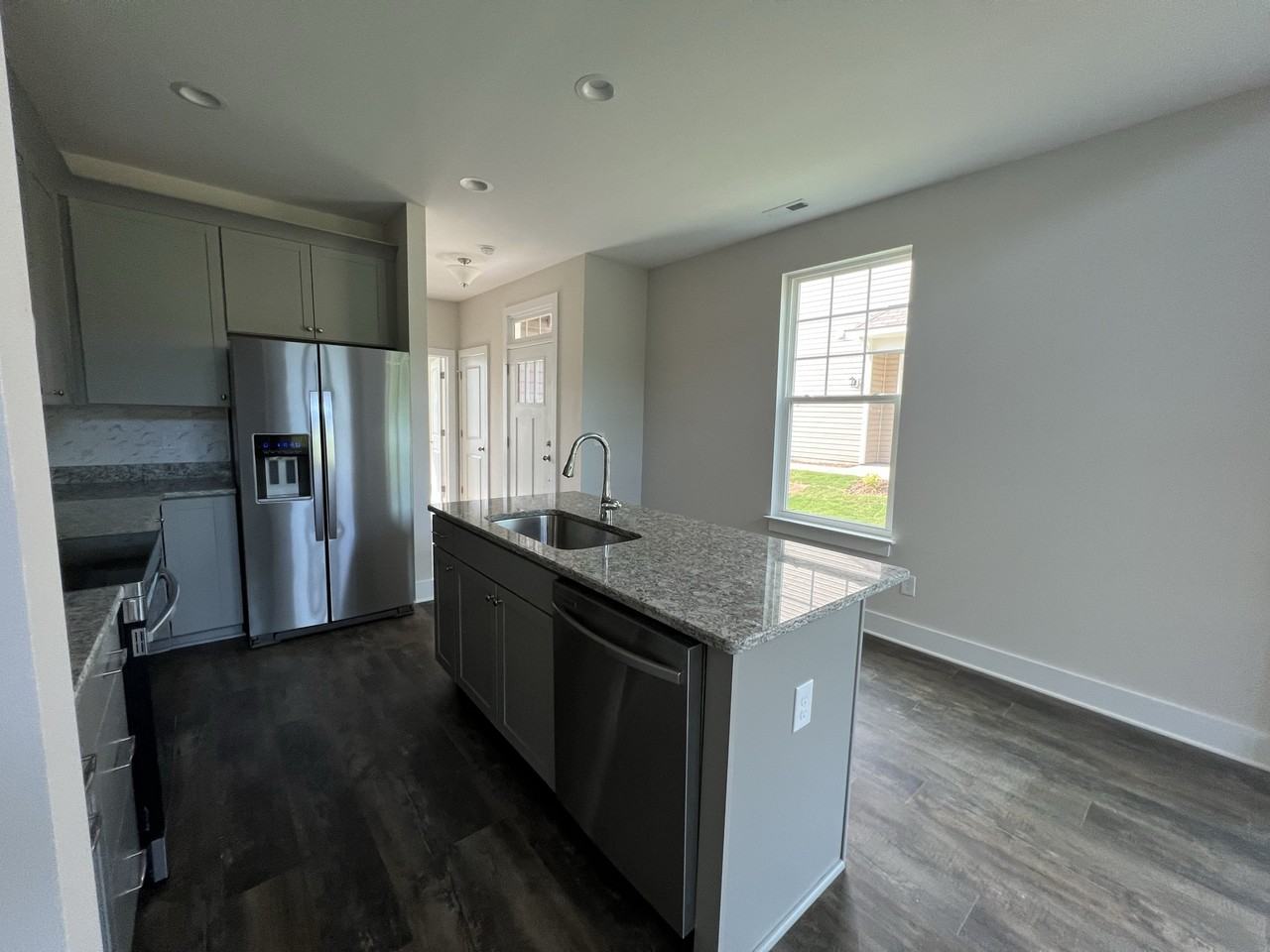 1036 Abbott St #1 - Photo 5 of 23