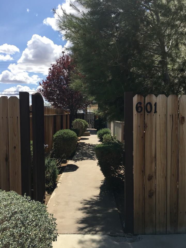 601 E Ridgecrest Blvd #D - Photo 3 of 22