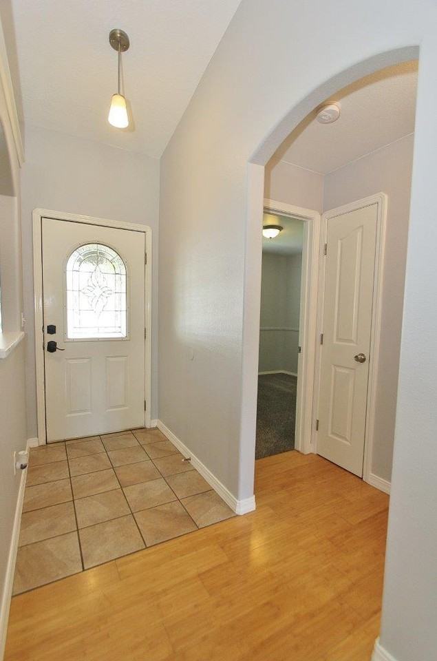 2624 Manchester Dr - Photo 2 of 32