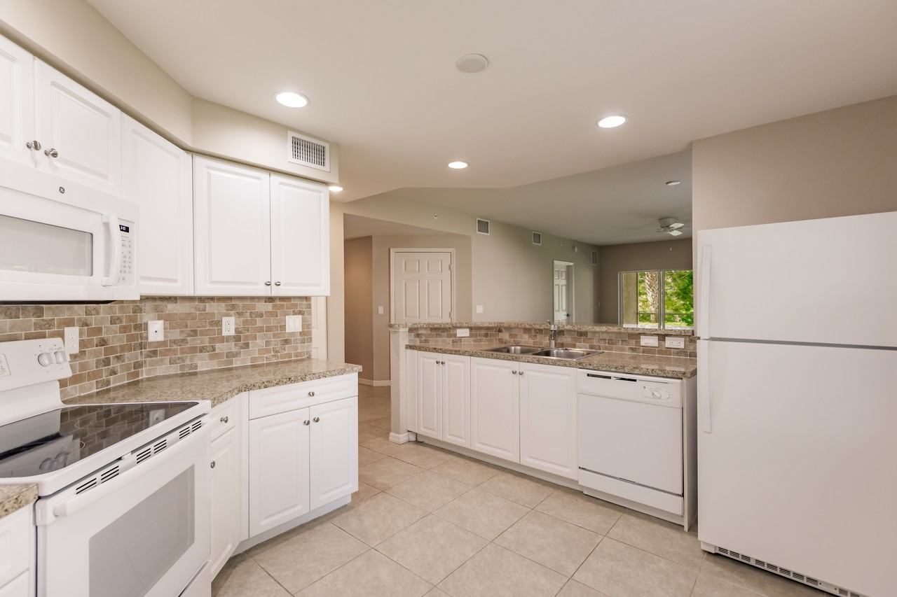 27470 Palmesta Cir #32 - Photo 4 of 13